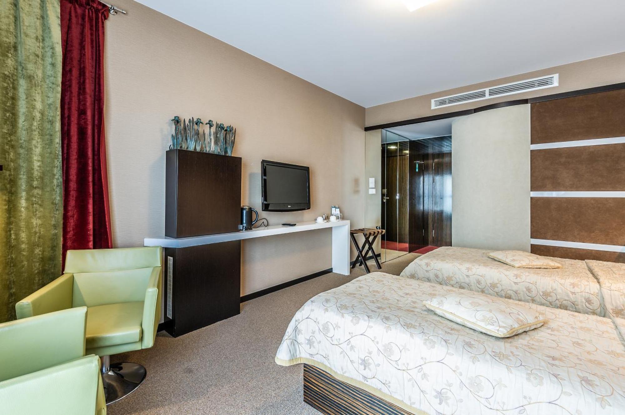 Niebieski Art Hotel & Spa Krakow Exterior photo A room at the hotel